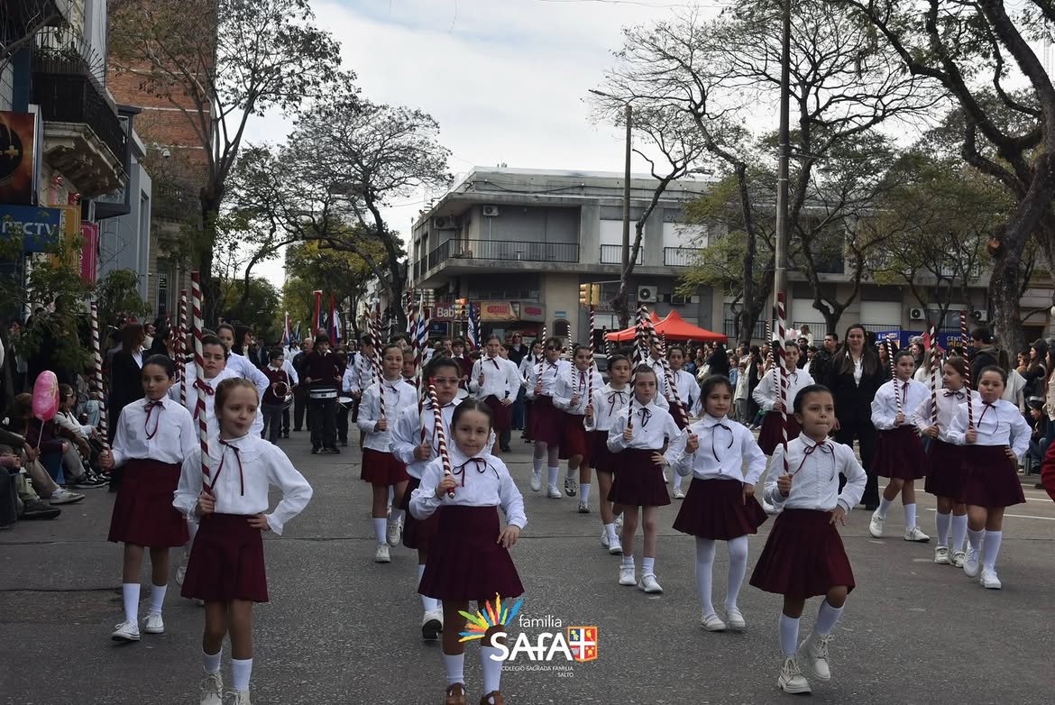 Acto y Desfile 25 de agosto